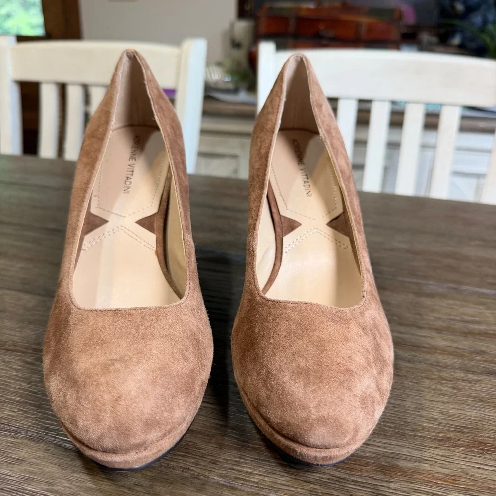 Adrienne Vittadini Womens Tan Suede Platform Pumps Round Toe Block Heel Size 9M